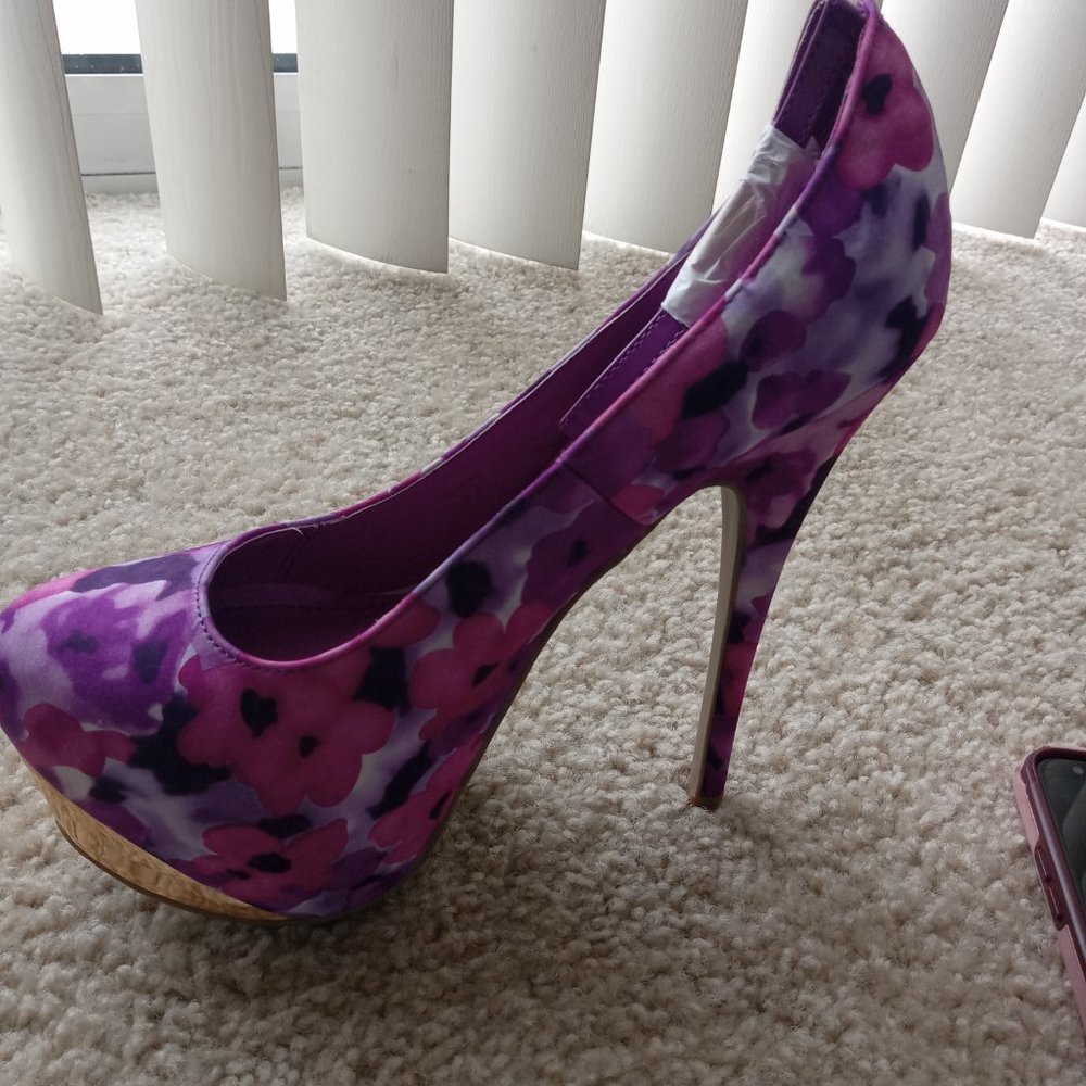 Heels - Picture 2 of 3
